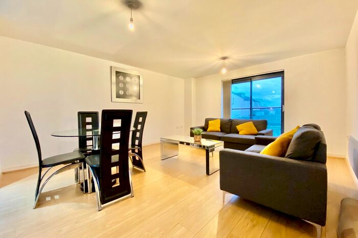 2 Bedroom Flat To Rent In Bouverie Court, Leeds, LS9