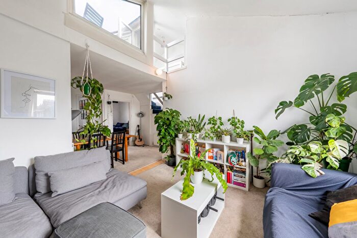 2 Bedroom Flat To Rent In Camden Park Road, Camden, NW1