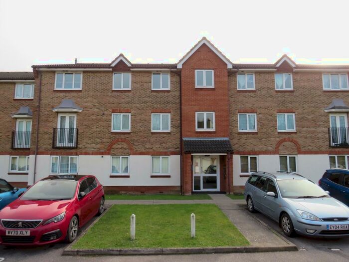 2 Bedroom Apartment To Rent In Lindisfarne Gardens, Maidstone, ME16