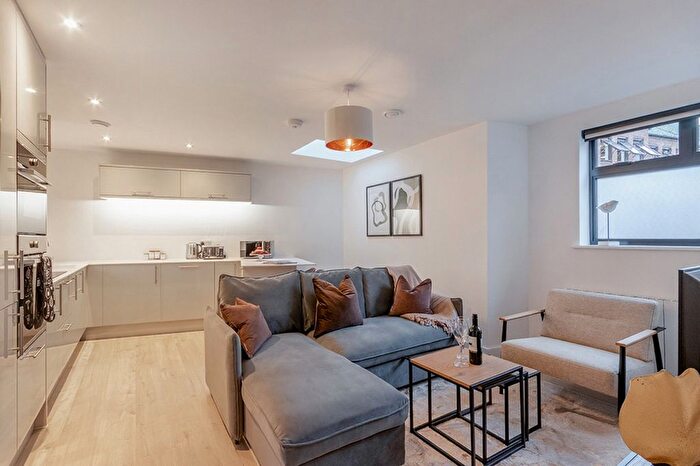 2 Bedroom Flat To Rent In Wokingham, RG40