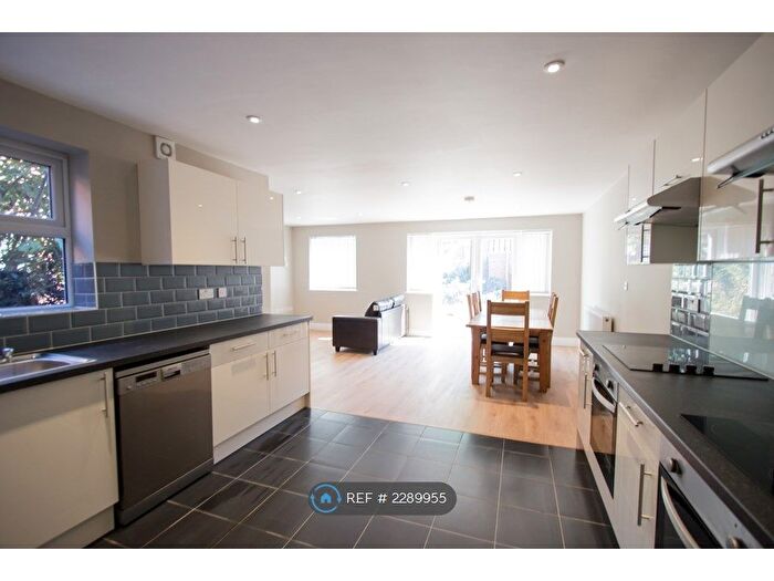 8 Bedroom Semi-Detached House To Rent In Carlton Road, Southampton, SO15