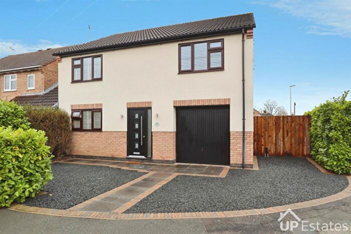 3 Bedroom Link Detached House For Sale In Woodbank, Burbage, Hinckley, LE10