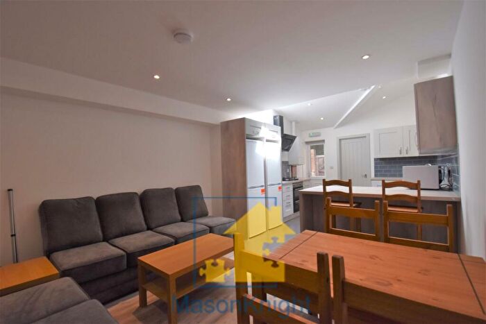 6 Bedroom Terraced House To Rent In Florence Buildings, Birmingham, B29