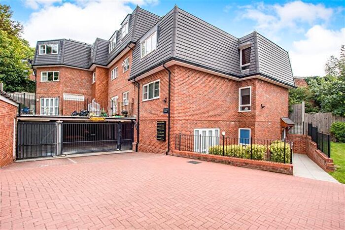 1 Bedroom Flat To Rent In Hospital Hill, Chesham, HP5