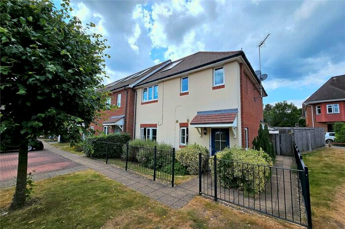 1 Bedroom Maisonette To Rent In Allbrook Close, GU19