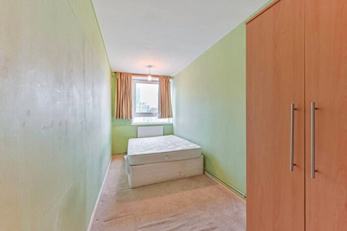 3 Bedroom Flat To Rent In Knighthead Point, Isle Of Dogs, London, E14