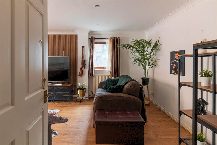 2 Bedroom Flat To Rent In Blue Anchor Court, Quayside, Newcastle Upon Tyne, NE1