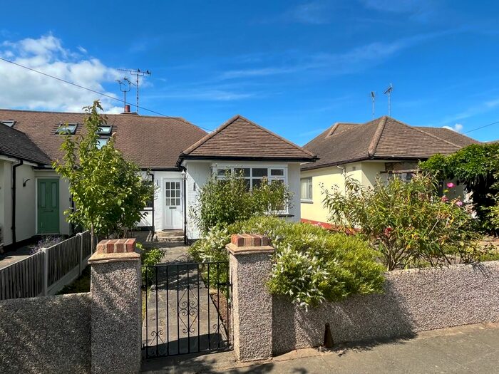 2 Bedroom Semi-Detached House To Rent In Oaken Grange Drive, Southend-On-Sea, SS2