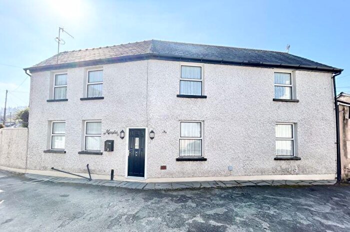 3 Bedroom Semi-Detached House For Sale In Tanrallt Street, Mochdre, LL28