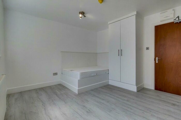 Studio To Rent In Sunnyside Terrace, London, NW9