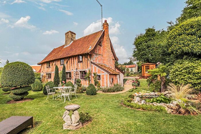 4 Bedroom Detached House For Sale In Magnificent Th Century Home With Bed Annexe In East Bilney, NR20