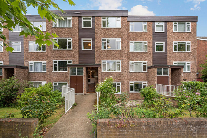 1 Bedroom Apartment To Rent In Lovelace Road, Surbiton, KT6