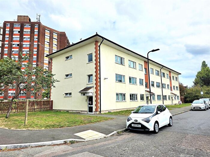 2 Bedroom Flat To Rent In Byron Way, Northolt, UB5