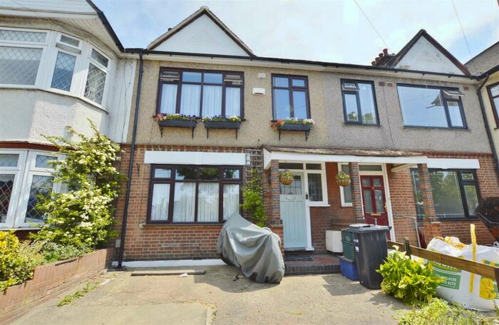 4 Bedroom Terraced House To Rent In South Park Drive, Ilford, Essex, IG3