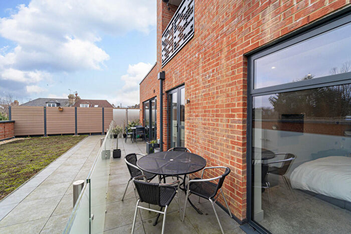 2 Bedroom Apartment For Sale In Tottenham Lane, Crouch End, N8