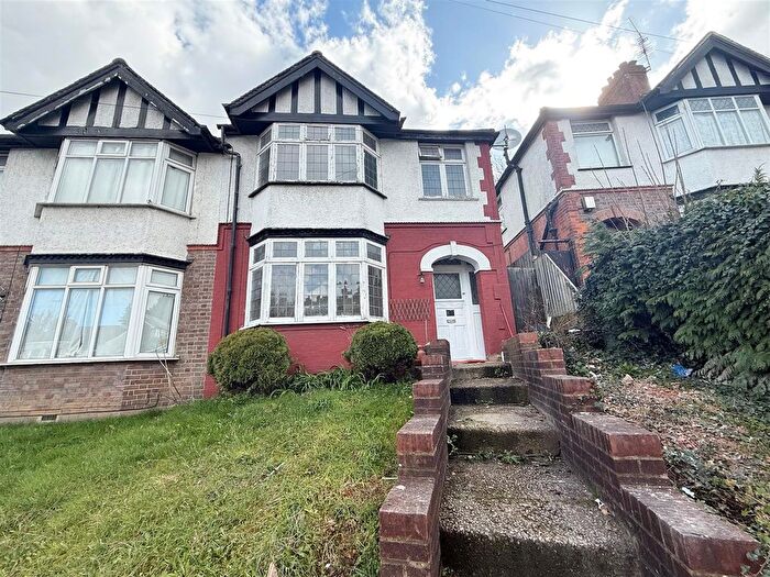 3 Bedroom Semi Detached House To Rent In Farley Hill, Luton, LU1