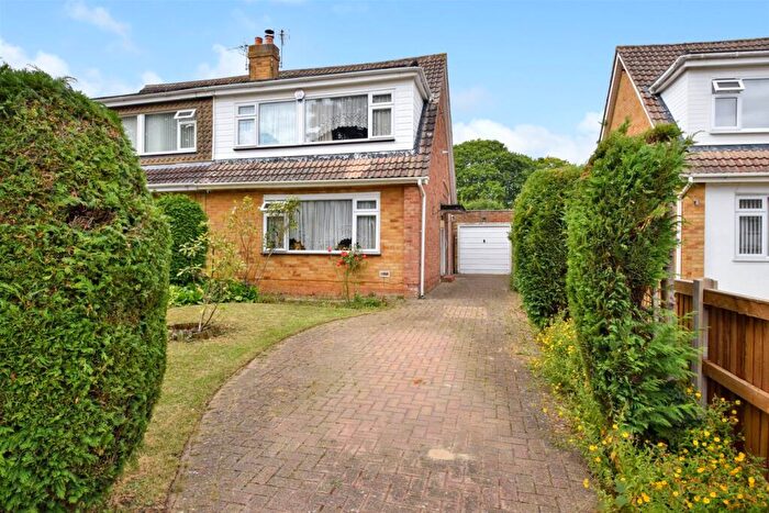 3 Bedroom Semi-Detached House For Sale In Courtfield Avenue, Lordswood, Chatham, ME5