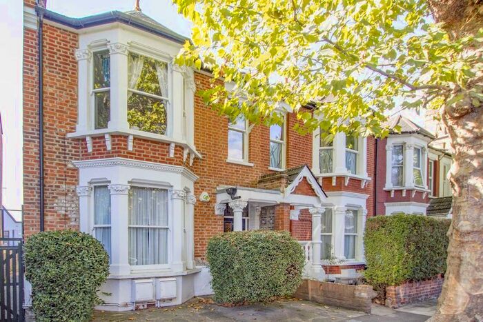 2 Bedroom Flat To Rent In Thorney Hedge Road, London, W4