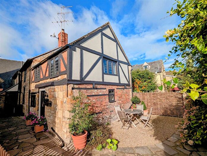 2 Bedroom Cottage For Sale In Bull Lane, Winchcombe, GL54