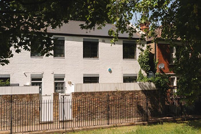 2 Bedroom House For Sale In St. Thomas's Place, London, E9