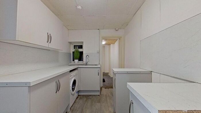 1 Bedroom Flat For Sale In Flat East Court, East Road, Tylerstown, Ferndale, Mid Glamorgan, CF43
