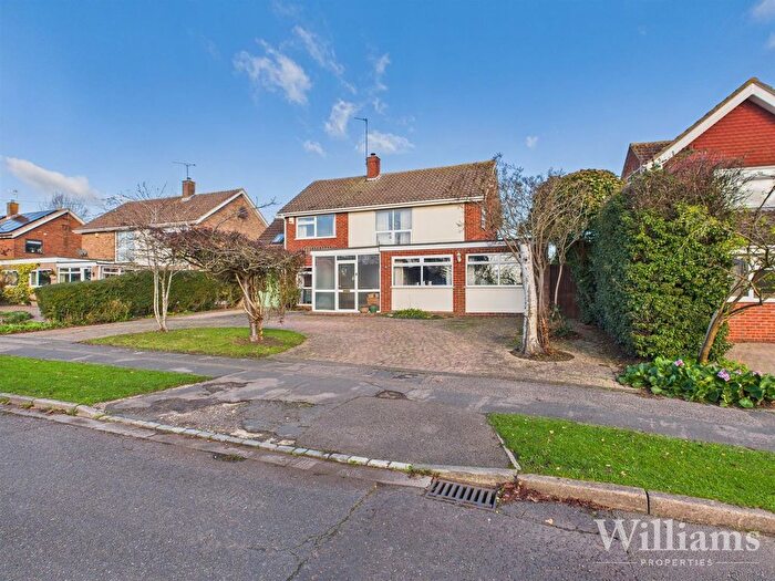 4 Bedroom Detached House For Sale In Westminster Drive, Aylesbury, HP21