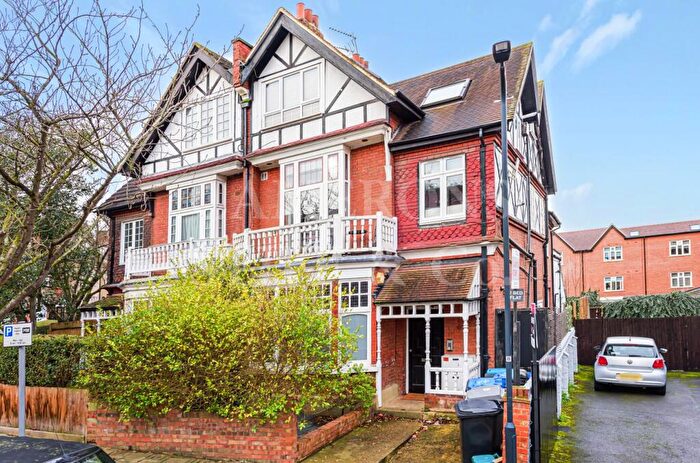 2 Bedroom Apartment To Rent In Heathfield Park, Willesden Green, NW2