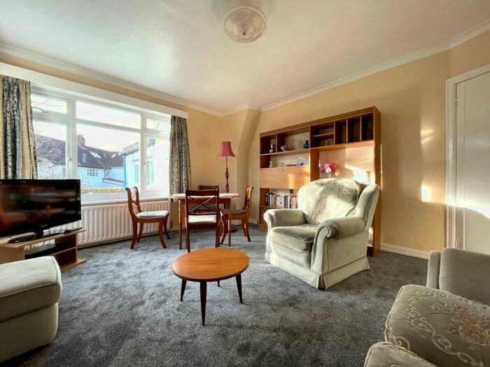 3 Bedroom Flat To Rent In Otley Road, Far Headingley, Leeds, LS6