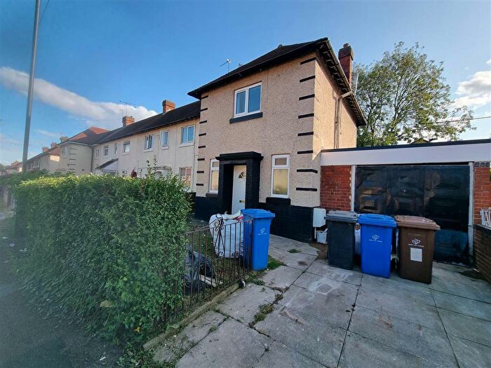 3 Bedroom End Of Terrace House For Sale In Thackeray Street, Sinfin, Derby, DE24