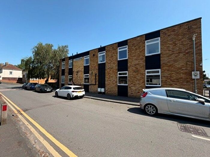 2 Bedroom Flat To Rent In Larkfield Road, Aylesford, ME20