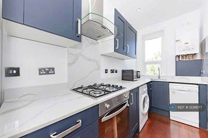 3 Bedroom Flat To Rent In Kensal Green, London, NW10