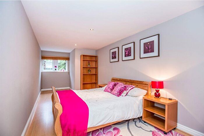 2 Bedroom Apartment To Rent In Kirkstall Lane, Leeds, LS6