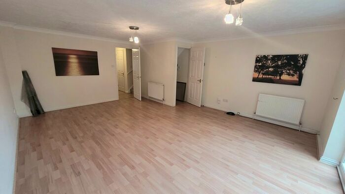 3 Bedroom Property To Rent In Maple Leaf Close, Abbots Langley, WD5