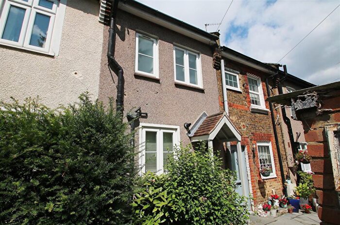 2 Bedroom Terraced House To Rent In Downs Road, Sutton, SM2