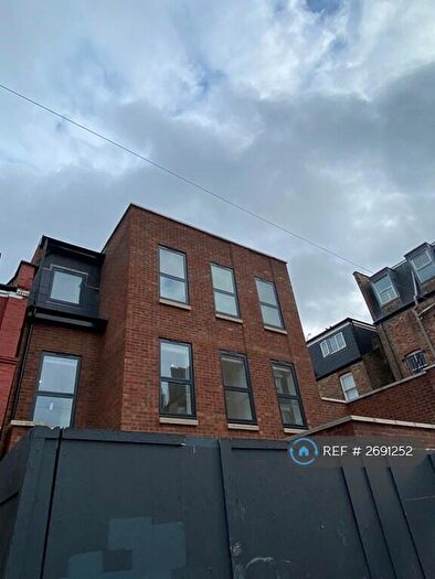 4 Bedroom Flat To Rent In Green Lanes, London, N4
