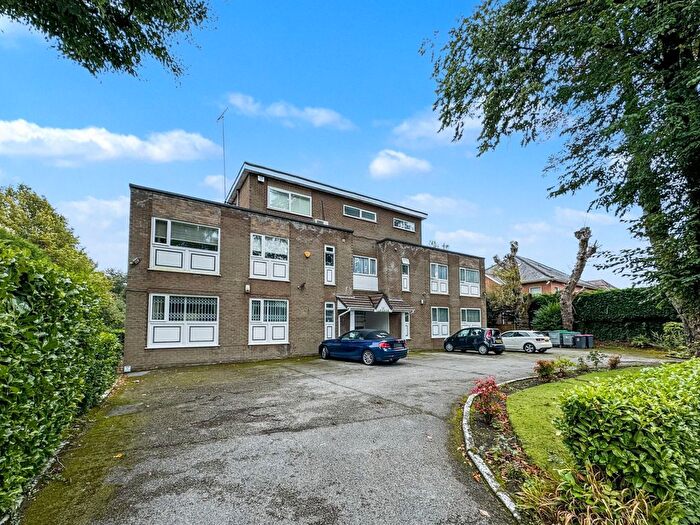 2 Bedroom Flat For Sale In Old Hall Road, Lakeside Court, M7