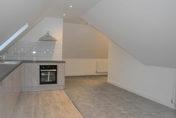 2 Bedroom Flat To Rent In High Street, Broadstairs CT10