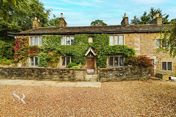 5 Bedroom Detached House For Sale In The Wash, Chapel-En-Le-Frith, SK23