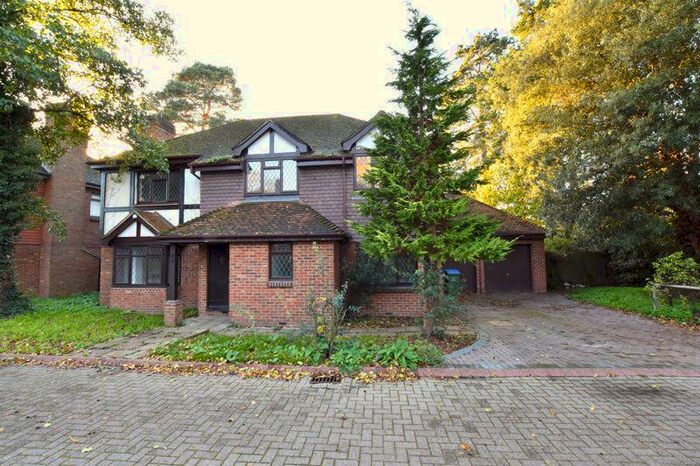 4 Bedroom Detached House To Rent In Chadworth Way, Esher, KT10