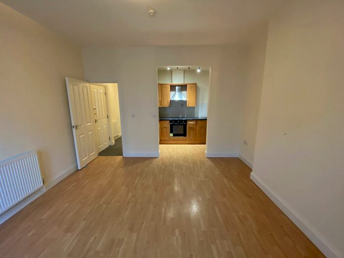 2 Bedroom Ground Flat To Rent In Pevensey Road, Eastbourne, BN21