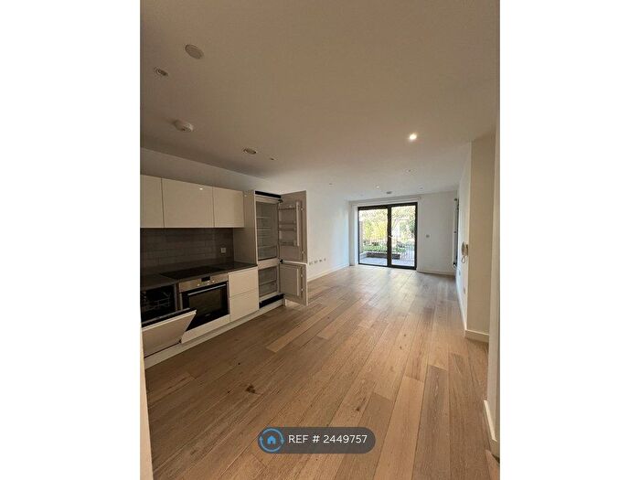 2 Bedroom Flat To Rent In Pendant Court, London, E16