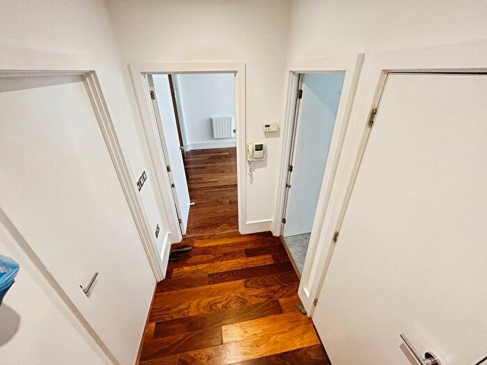 1 Bedroom Flat To Rent In Holly Street, Sheffield, South Yorkshire, S1