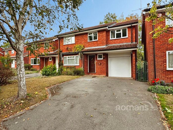 4 Bedroom Detached House For Sale In Squirrel Close, Sandhurst, Berkshire, GU47