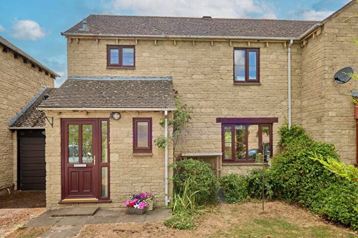 3 Bedroom Semi-Detached House For Sale In Calais Dene, Bampton, OX18
