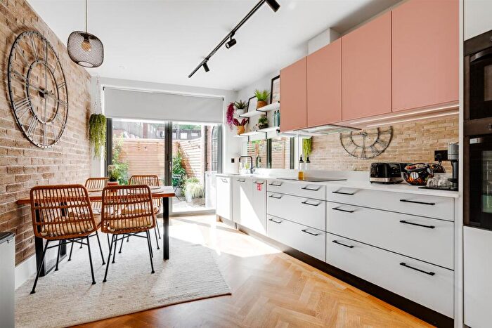 4 Bedroom Town House To Rent In Brookburn Road, Chorlton, M21