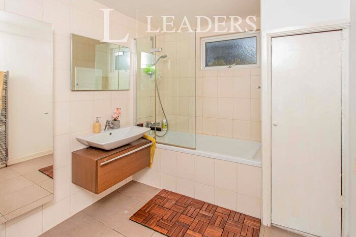 2 Bedroom Apartment To Rent In Southbridge Road, CR0