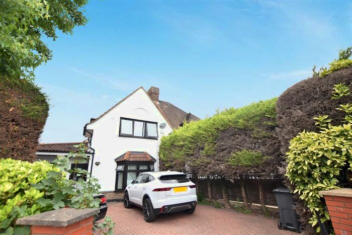 3 Bedroom Semi-Detached House To Rent In North Hyde Lane, Heston, Hounslow, TW5