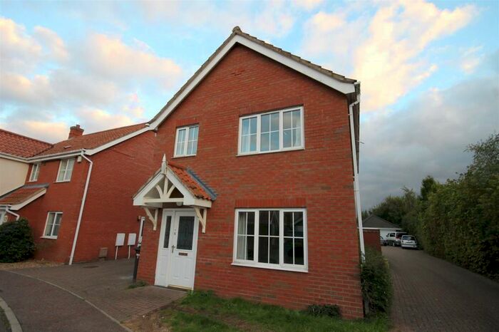 4 Bedroom Detached House To Rent In Swallow Tail Close, Norwich, NR5