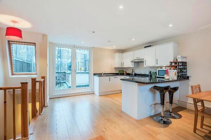 4 Bedroom Flat To Rent In Warwick Way, London, SW1V