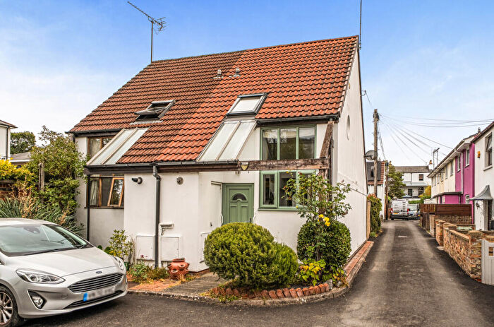 1 Bedroom Semi-Detached House For Sale In Commercial Street, Cheltenham, Gloucestershire, GL50